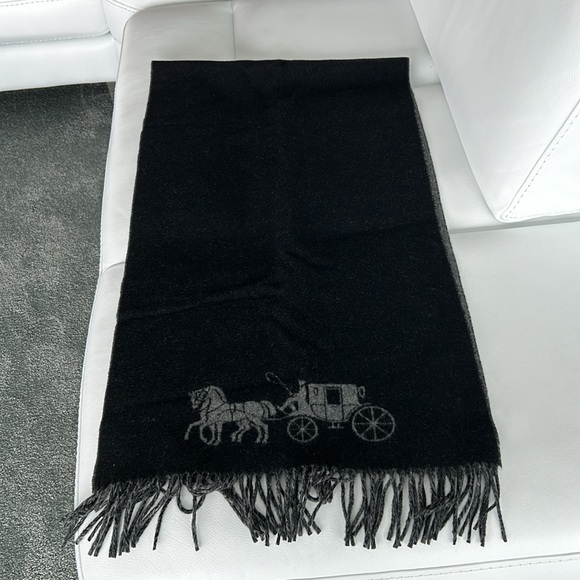 New COACH Horse & Carriage black and grey Double Faced Oversized Scarf/Muffler - Picture 6 of 8